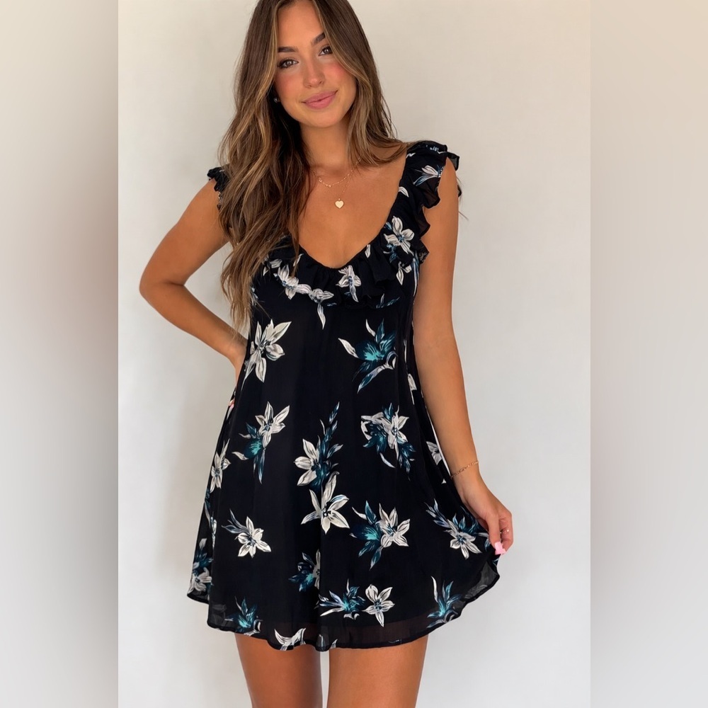 Vestique Chasing Lillies Floral Mini Dress Women’s Medium Black Blue Ruffle